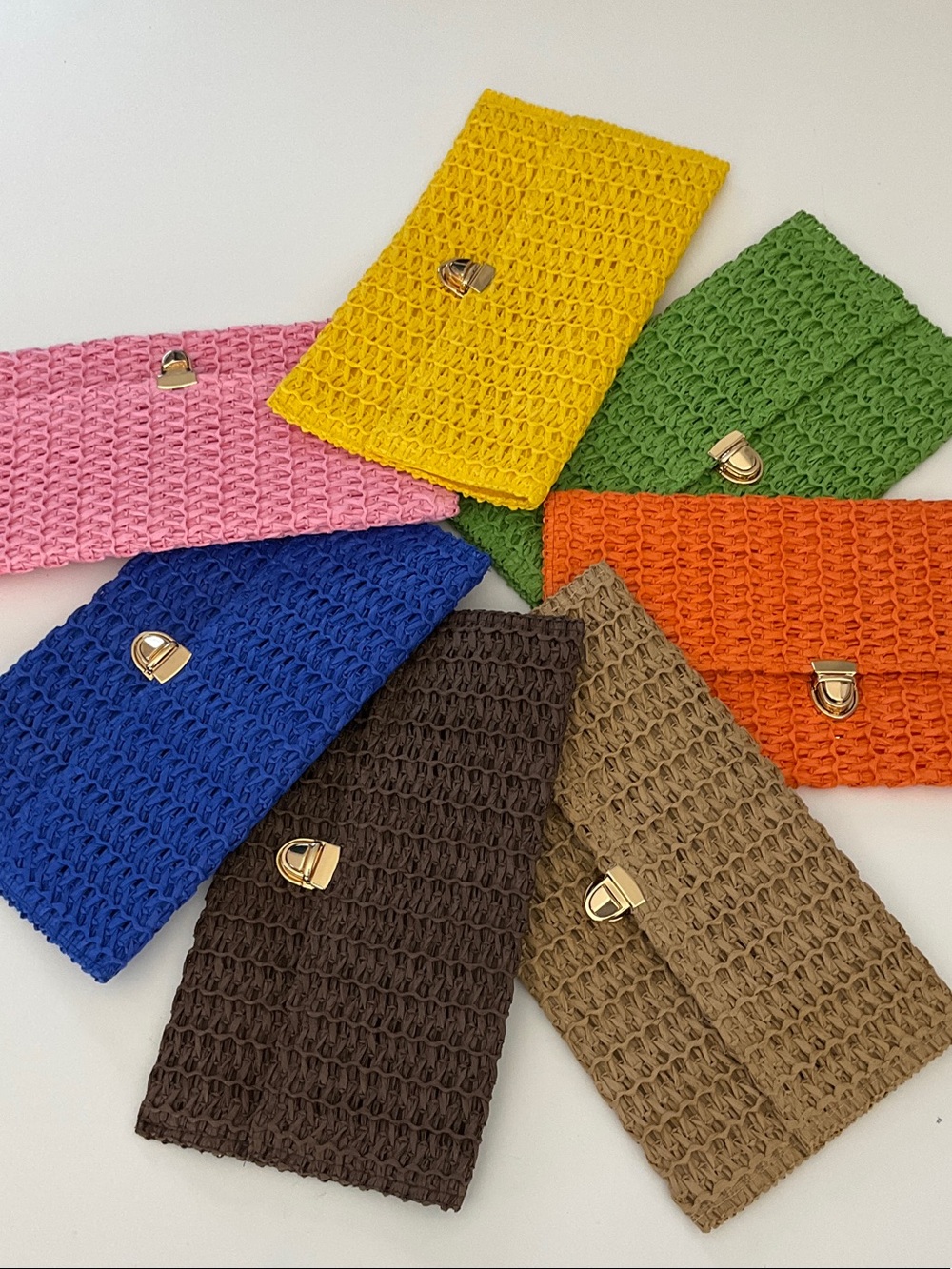 Woven straw clutch bag (different colors)